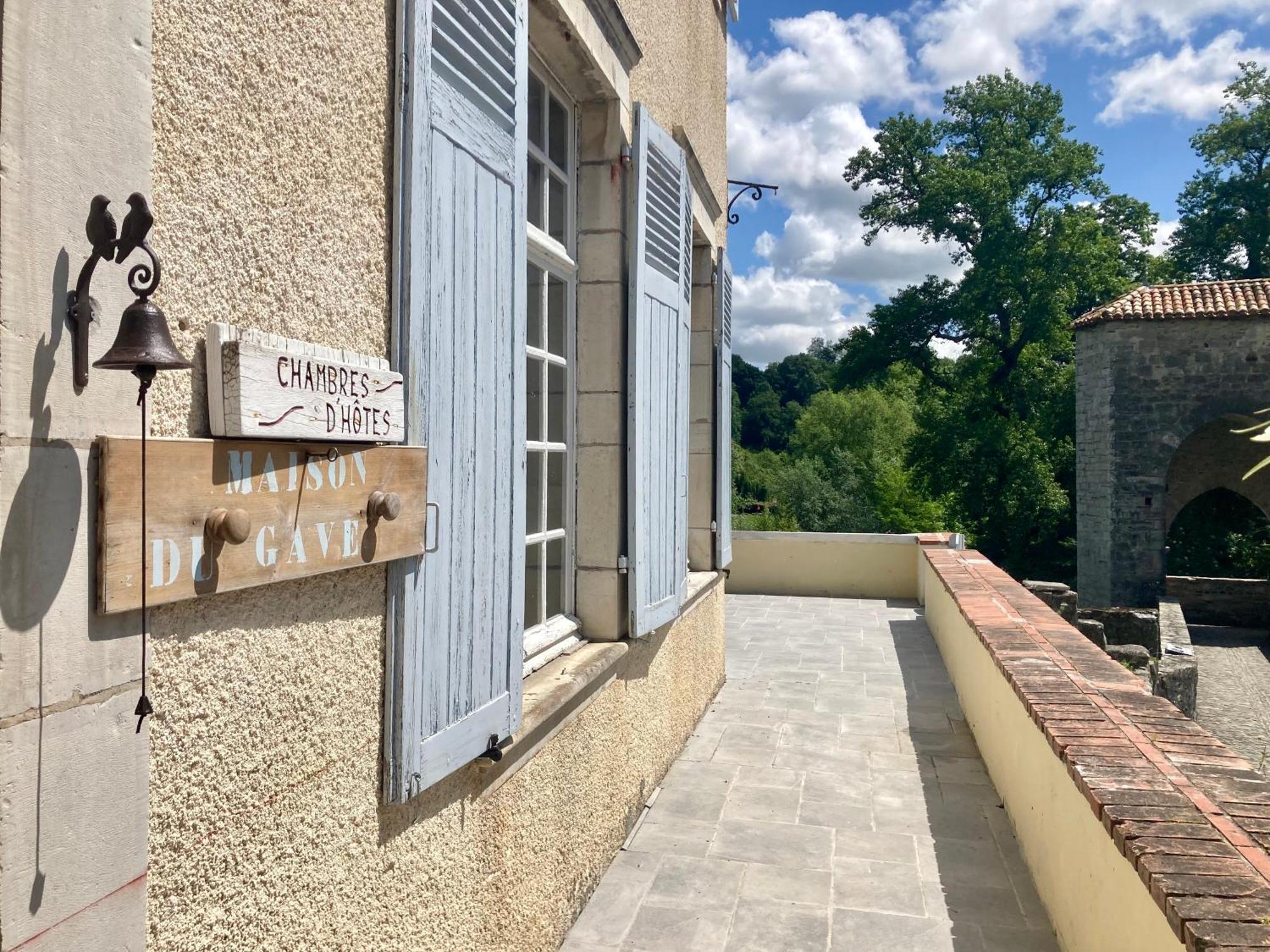 Chambres du Pont de la Légende Sauveterre-de-Bearn Exterior foto